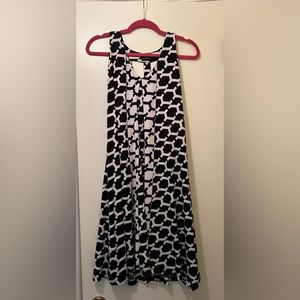 Women’s dress black/white cut out.